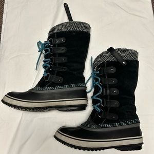 Sorel Joan of Arctic knit boots women’s size 7 sweater detail blue laces